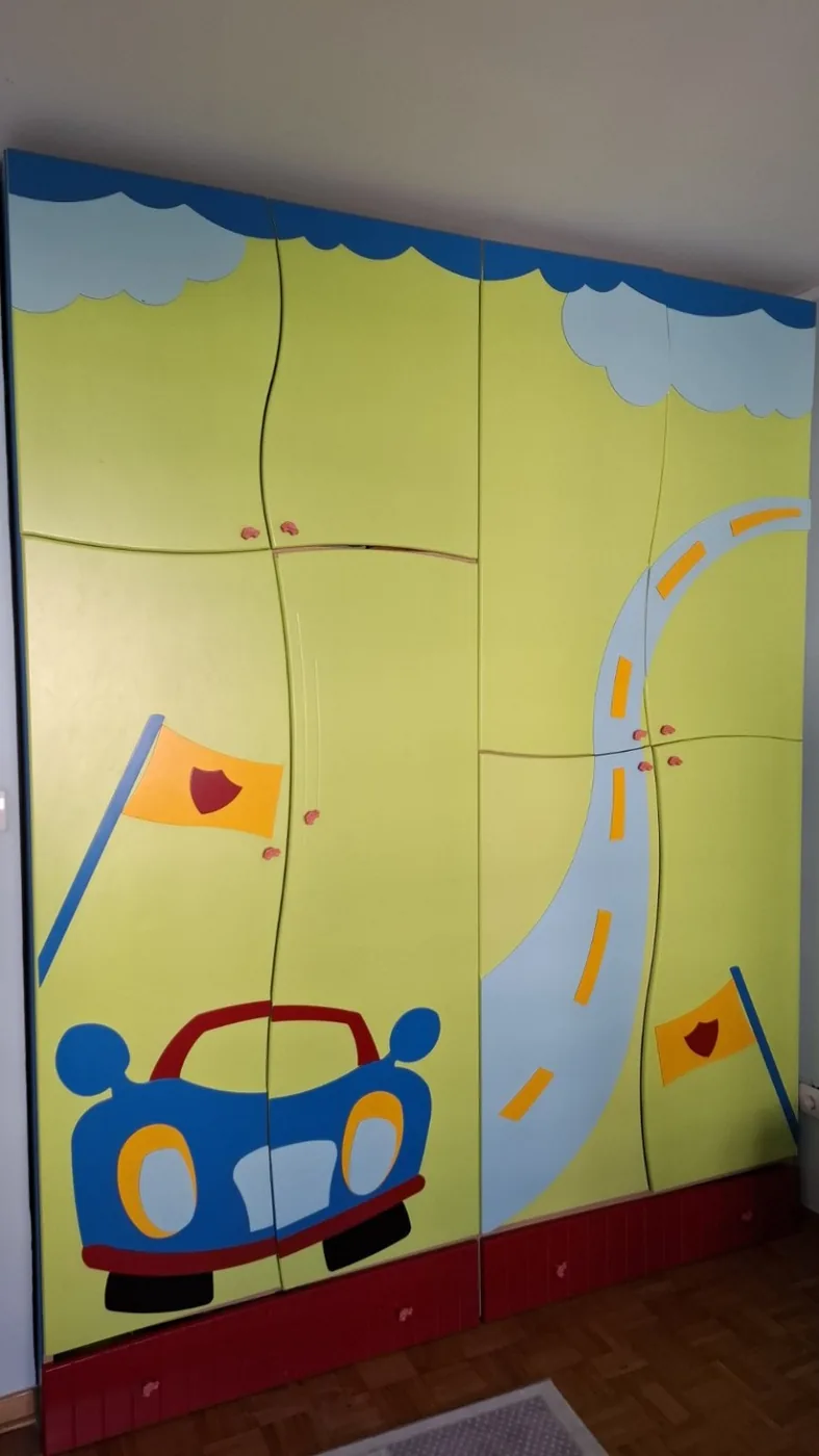 Dečiji plakar pre demontaže za selidbu