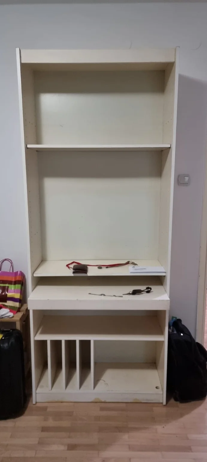 Visoki element nameštaja pre odnošenja.
